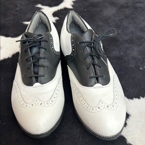 Classic Two-Tone Black and White Men’s Nike Golf Shoes